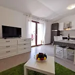 Apartment In 34973