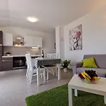 Apartment In 34973