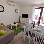 Apartment In 34973