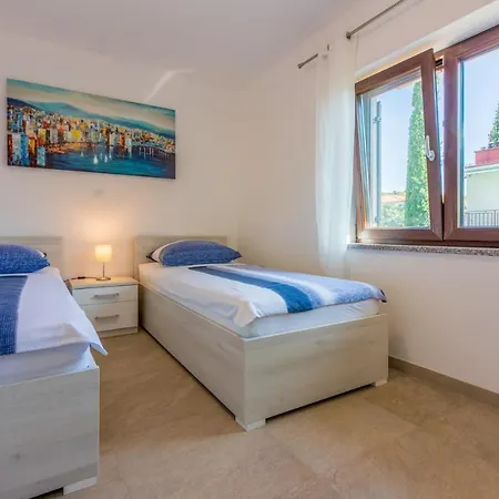 Apartament In 34973