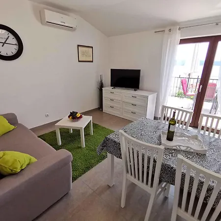 Apartment In 34973